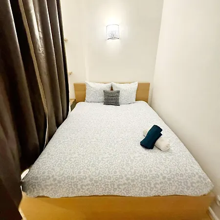 Bright Haven Between Champs Lyse And Trocadero * Париж