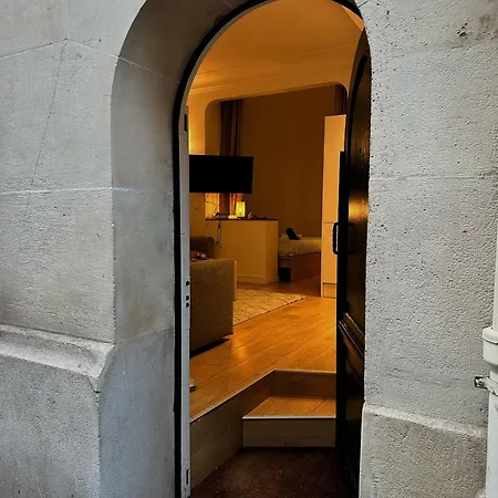 Bright Haven Between Champs Lyse And Trocadero * Париж